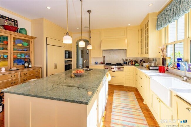 4 Juniper Ledge Ln