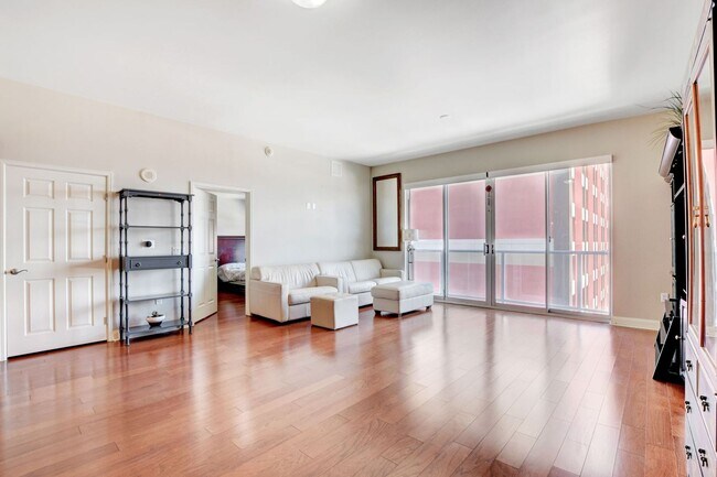 HIGHRISE DOWNTOWN, FULLY FURNISHED! - HIGHRISE DOWNTOWN, FULLY FURNISHED! Condo Unit 1016