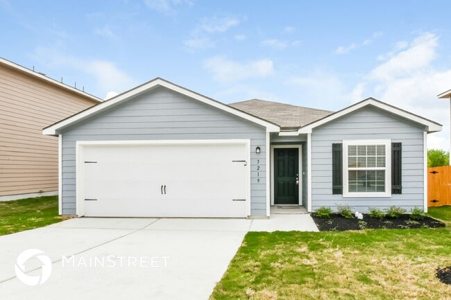 Building Photo - 3219 Begonia Bend