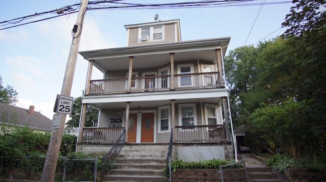 Building Photo - 230 Bay View Ave Unit 1 Rental