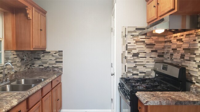 Photo - 7715 Glover St