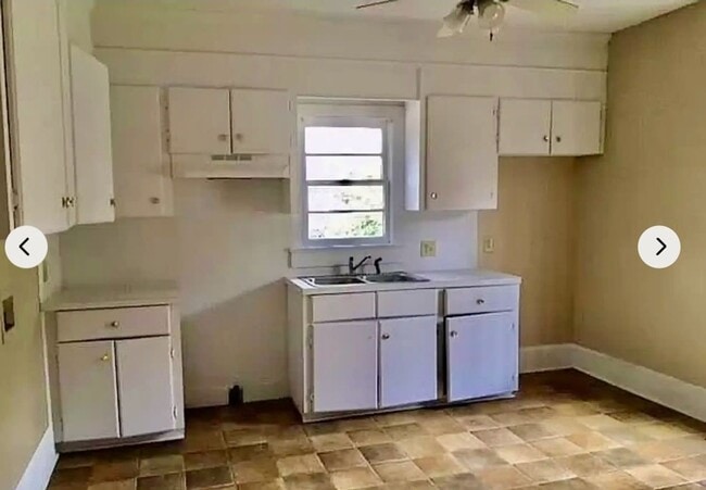 Photo - 3 Bedroom 1 bath - Hartsville SC
