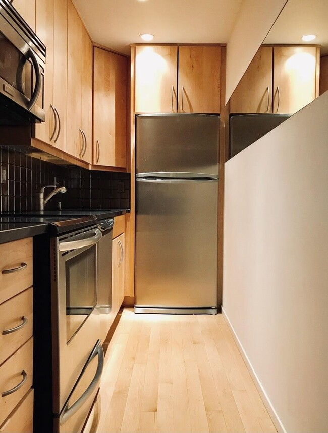 Building Photo - 1531 Packard St Unit 4