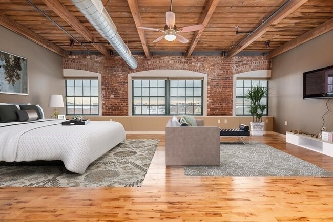 Building Photo - 210 Broadway Unit 404