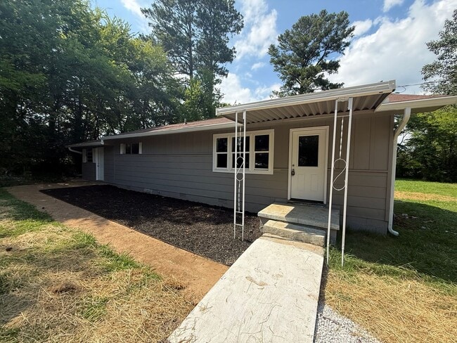 Photo - Newly Updated 3 Bedroom Home with Bonus Room in Rossville!