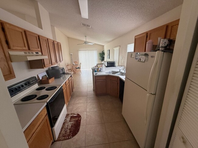 Photo - 3/2 Single Family Home in Waterford Lakes AVAILABLE AUGUST 17th!