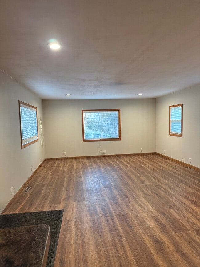 Photo - 816 E Cranston Rd