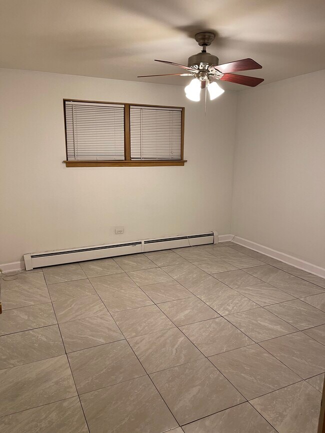 1st bedroom - 3307 Highland Ave Unidad Garden North