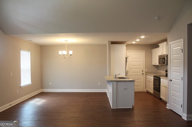 Photo - 7040 White Pine Ave
