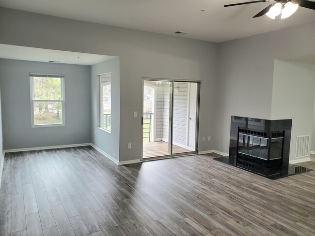 Living area leading to balcony - 20 Greystone Ct Unit K