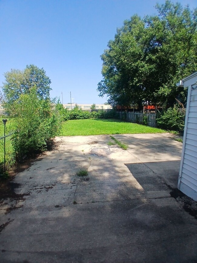 604 New Milford Ave