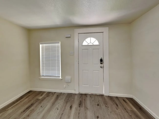 Photo - 5708 Kilpatrick Ave