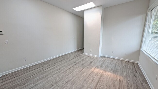 2405 Pacific Ave Unit 204