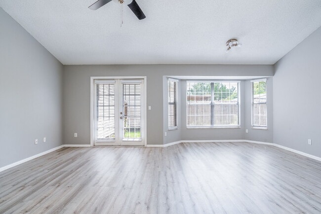 Photo - Beautiful 3 bedroom Waterford Lakes Home