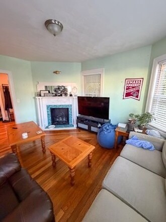 Photo - 12 Donnybrook Rd Unit Cozy 3 bed in Oak Square!