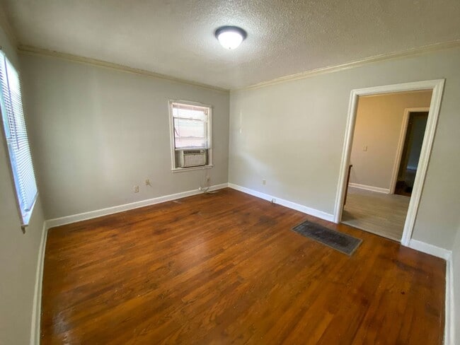 Photo - 1 bed, 1 bath (new appliances) in Berclair