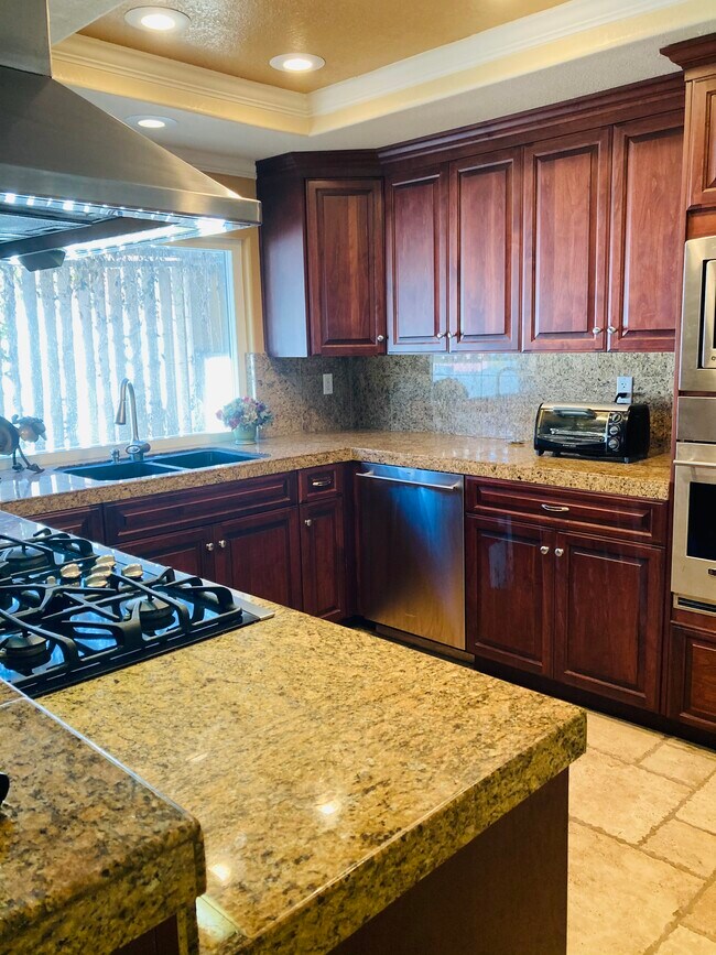 Photo - 31264 Contour Ave