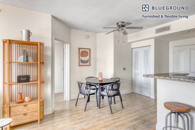 Photo - 987 SW 37th Ave Unidad FL9-ID46