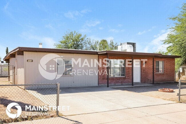 Photo - 2310 E Canada St