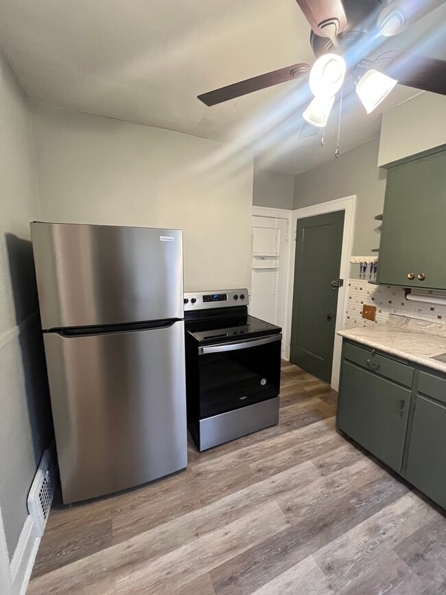 Building Photo - 1645 Cordova Ave