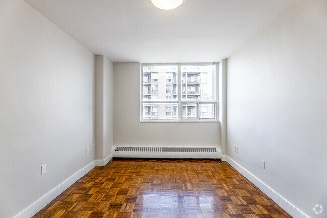 2BR, 1BA - Bedroom