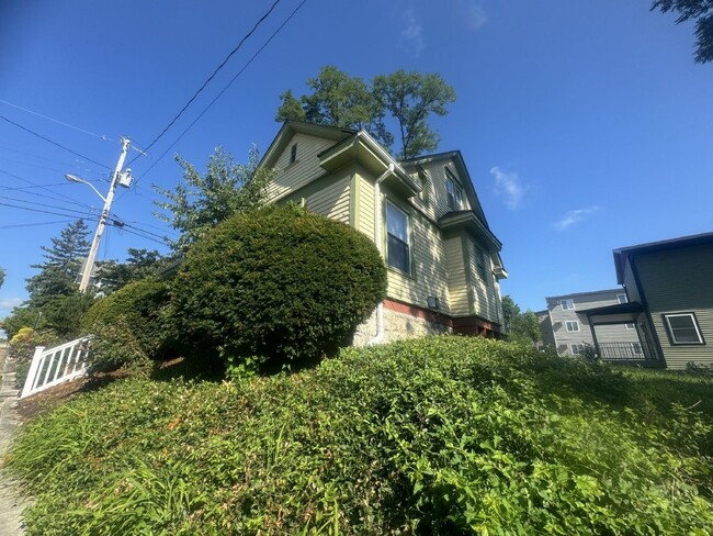 Photo - 215 E 9th St