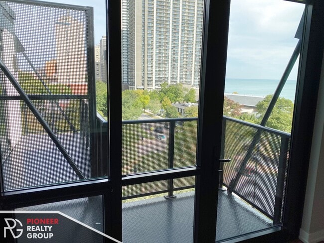 Photo - 5940 N Sheridan Rd Unit 402