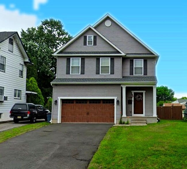 Building Photo - Modern Colonial Single-Family Home