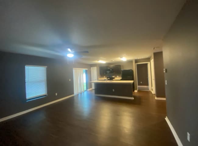 Photo - 26463 Mott Ave