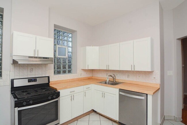 2216 W Belmont Ave Unit J08P