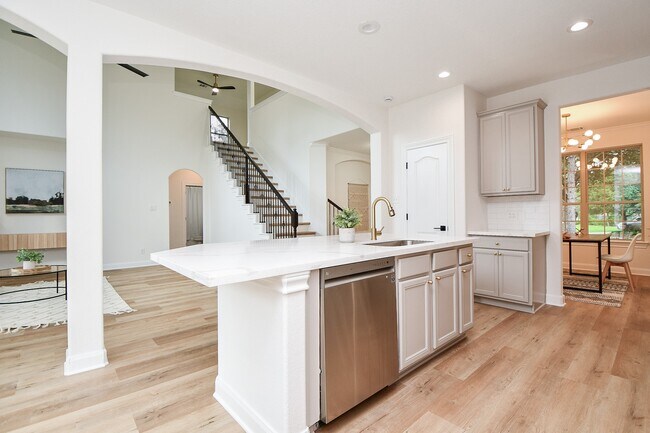 Photo - 18 Hadlock Pl