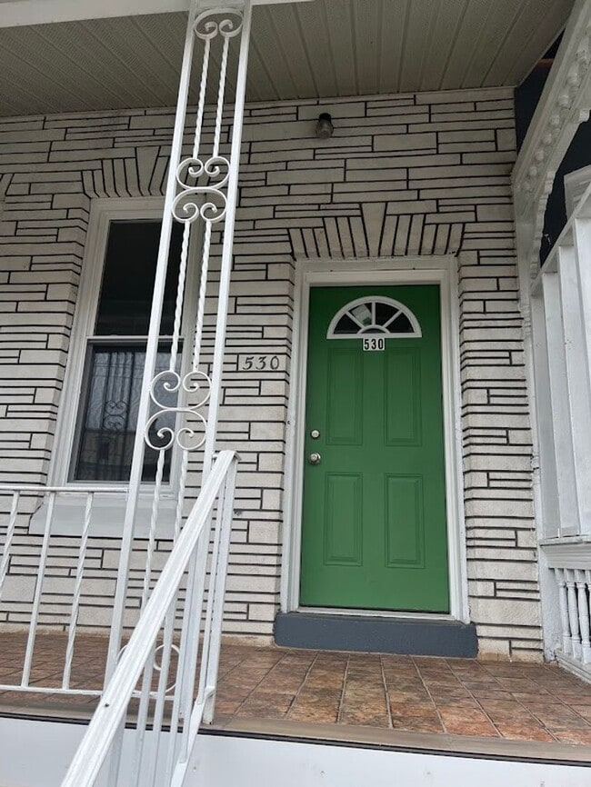 Building Photo - Newly Updated Single Family Home