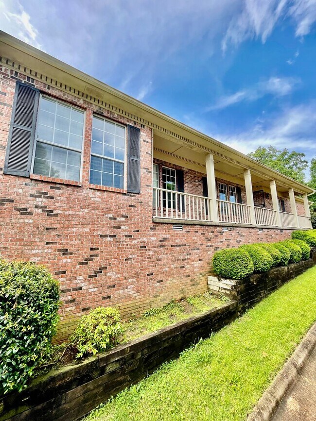 Photo - Spacious Home!