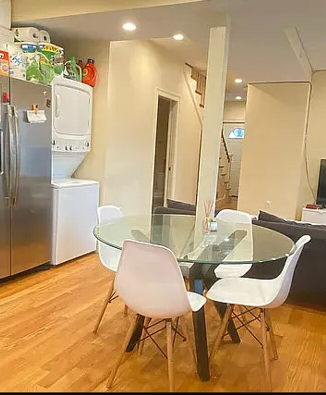 Building Photo - Charming -6 Bedroom-No Broker Fee Rental