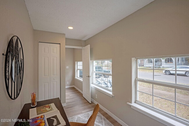 Photo - 325 Alder St