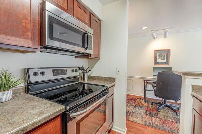701 Harbor House Dr