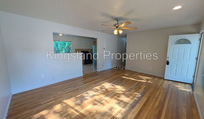 Photo - 272 Elmdale Dr