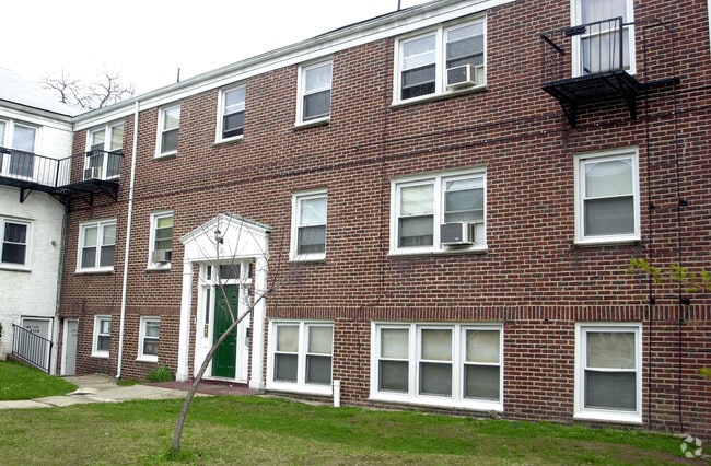 Williams Court Apartment