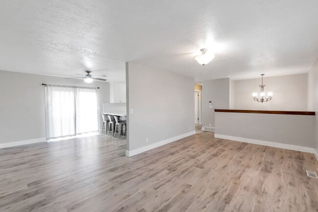 Photo - 1011 W 600 S