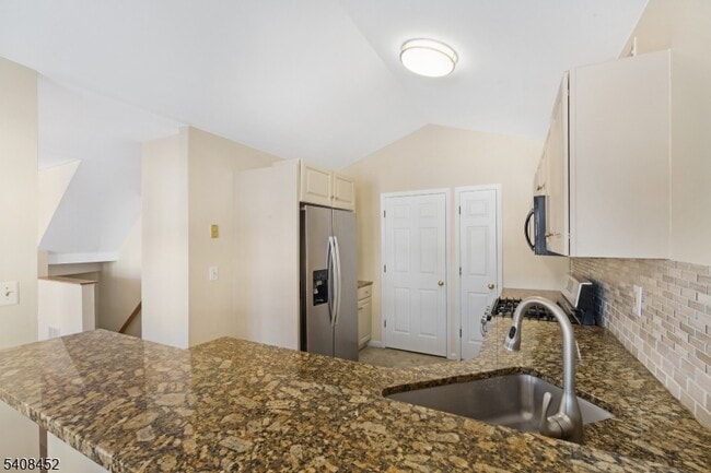 Photo - 12 Woodmont Dr