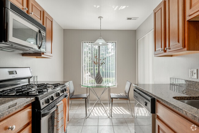 2BD, 2BA - 1,027SF