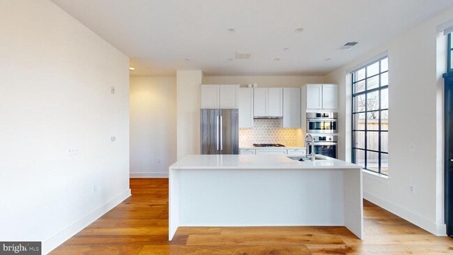 Photo - 1312 King St Unit 207