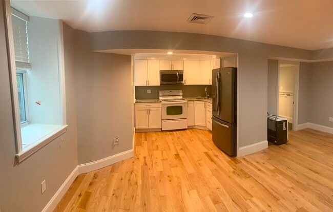 Building Photo - 198 Whitwell St Unit B