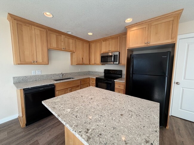 Photo - MOVE IN SPECIAL: HALF OFF FIRST MONTH'S RE...