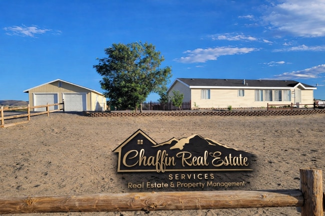 Building Photo - Beautiful 3 Bedroom Home with Large 5 Acre Property