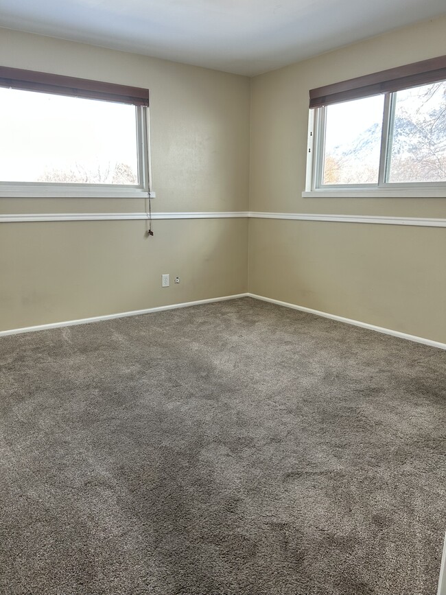 Room with closet - 919 40th St Townhome