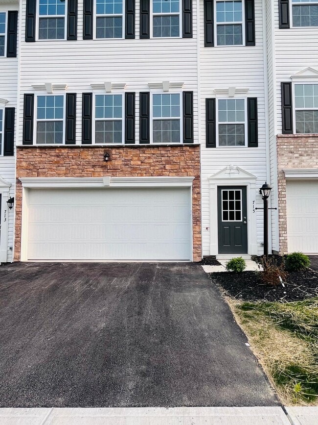 Photo - 715 Ravenshire Ct