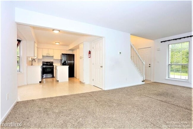 Photo - 3268 Monument