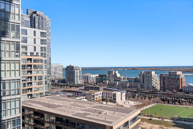 Photo - 462 Front St W Unit ID1345887P