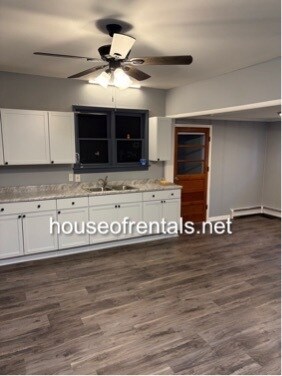 Photo - 902 Farris St